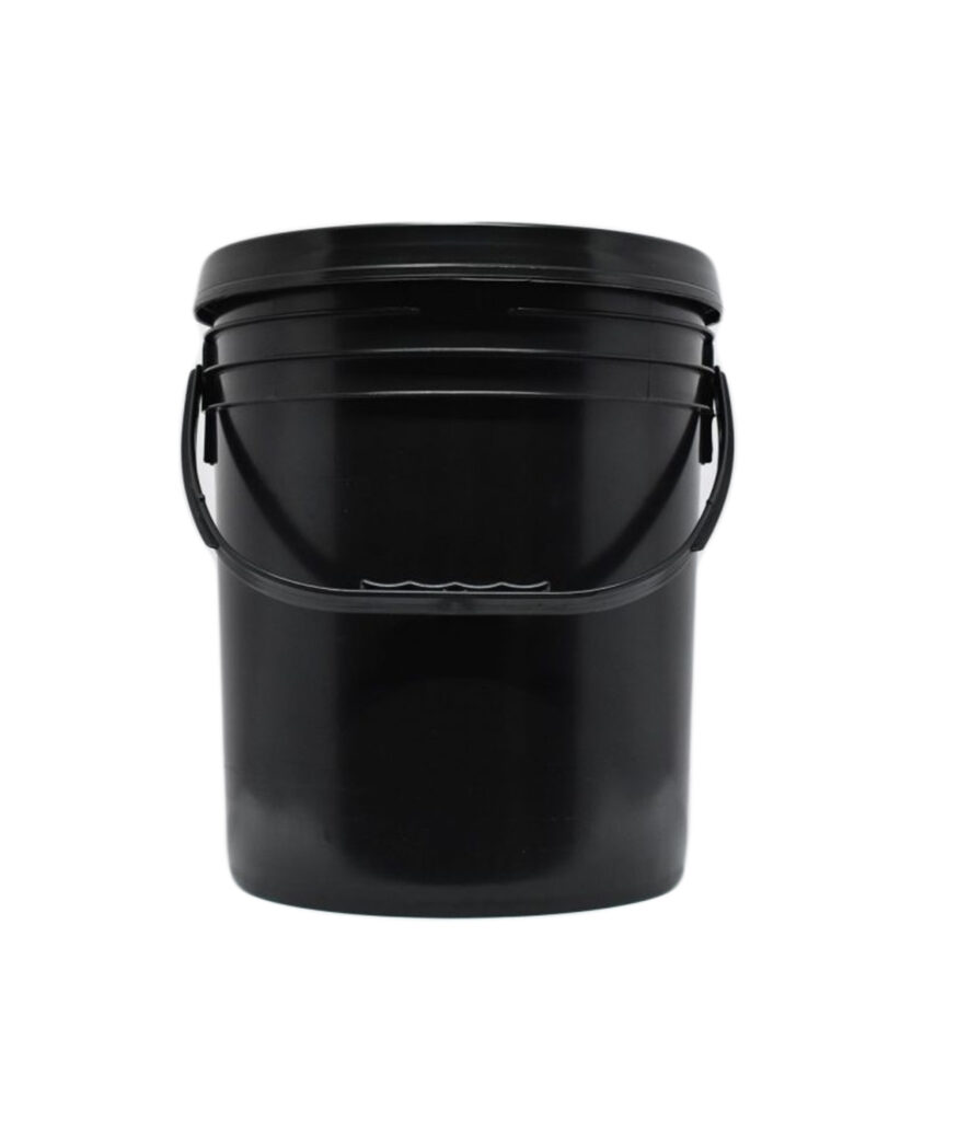 papelera-caneca-de-35-litros-recovery-con-pedal-gabyventas-11-negro-7-875x1024 Baldes y cuñetes plásticos